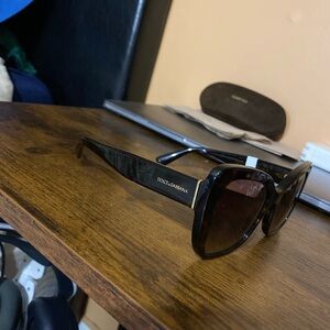 Brand new Women’s Sunglasses. Dolce&Gabbana color is brown with brown lenses.